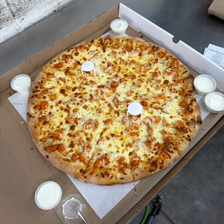 20" Buffalo Pizza
